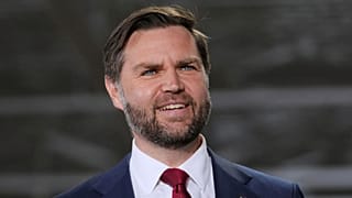 نائب الرئيس الأميركي جيه دي فانس يلقي كلمة في مؤتمر شركة إي دي إس آي للكابلات يوم الأربعاء 18 مارس 2026 في أوبورن هيلز، ميشيغان.