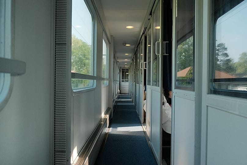 Os corredores nos comboios da European Sleeper são muito estreitos