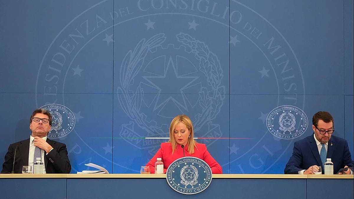 Ιταλία: Φορολογικό διάταγμα - Αναβάλλεται η επιβολή φόρου της Ε.Ε. στα μικρά δέματα