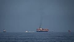 Öltanker und Frachtschiffe reihen sich in der Straße von Hormuz auf, von Khor Fakkan aus gesehen, 11. März, 2026