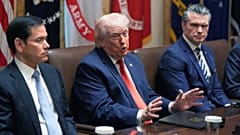 US-Präsident Donald Trump spricht während einer Kabinettssitzung im Weißen Haus, Donnerstag, 26. März 2026, in Washington