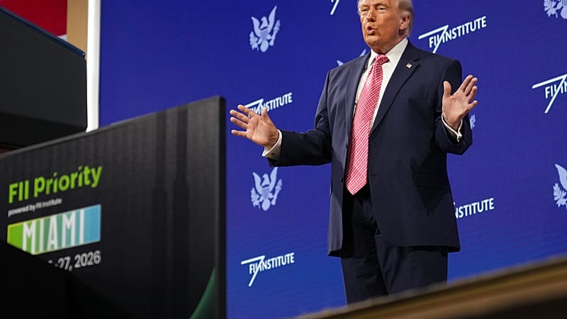 ترامب يضع عينه على النفط الإيراني: افتحوا مضيق هرمز 