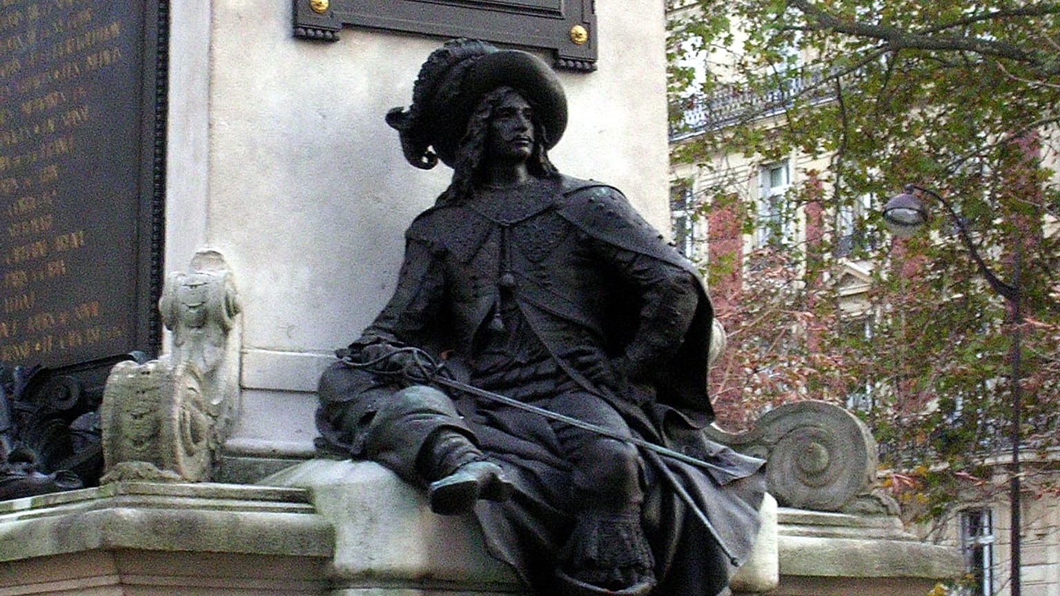 Paris'teki ünlü Dartanyan heykeli