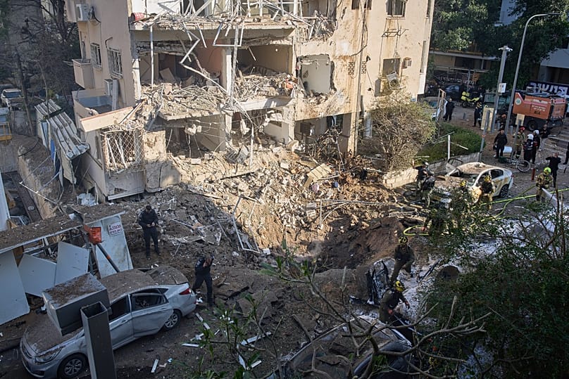 آثار حمله موشکی ایران به تل‌آویو