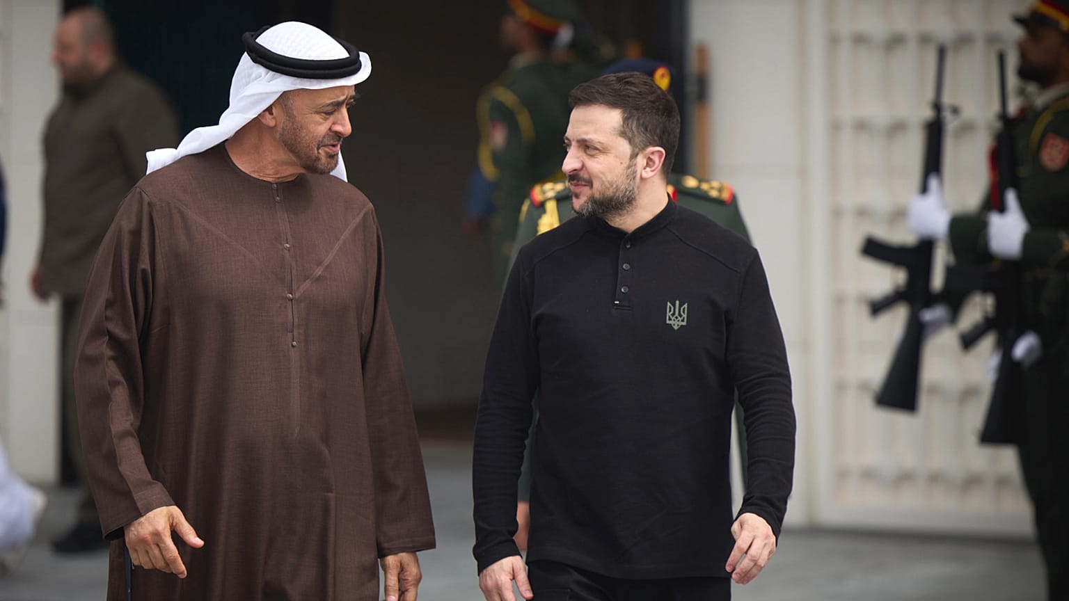 لقاء جمع الرئيس الإماراتي الشيخ محمد بن زايد آل نهيان والرئيس الأوكراني فولوديمير زيلينسكي في أبوظبي يوم الاثنين 17 شباط/فبراير 2025.