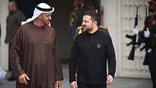 لقاء جمع الرئيس الإماراتي الشيخ محمد بن زايد آل نهيان والرئيس الأوكراني فولوديمير زيلينسكي في أبوظبي يوم الاثنين 17 شباط/فبراير 2025.