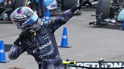 Kimi Antonelli celebra la vittoria