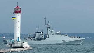 Das britische Patrouillenschiff der Royal Navy, OPV „Trent“, im Schwarzen Meer am Mittwoch, den 7. Juli 2021 während der Manöver Sea Breeze 2021.