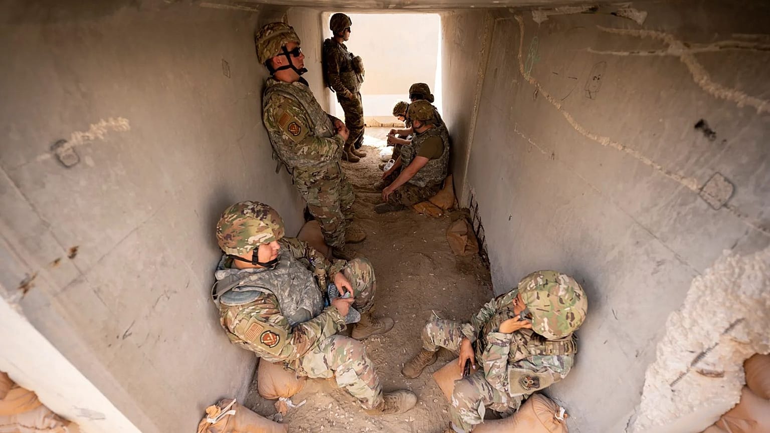 سربازان آمریکایی در پناه‌گاه