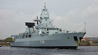O navio-patrulha da Marinha alemã Sachsen