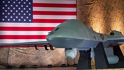 Um drone MQ-9 Reaper em exibição na Base Aérea Al Udeid, a 15 de maio de 2025, em Doha, Qatar