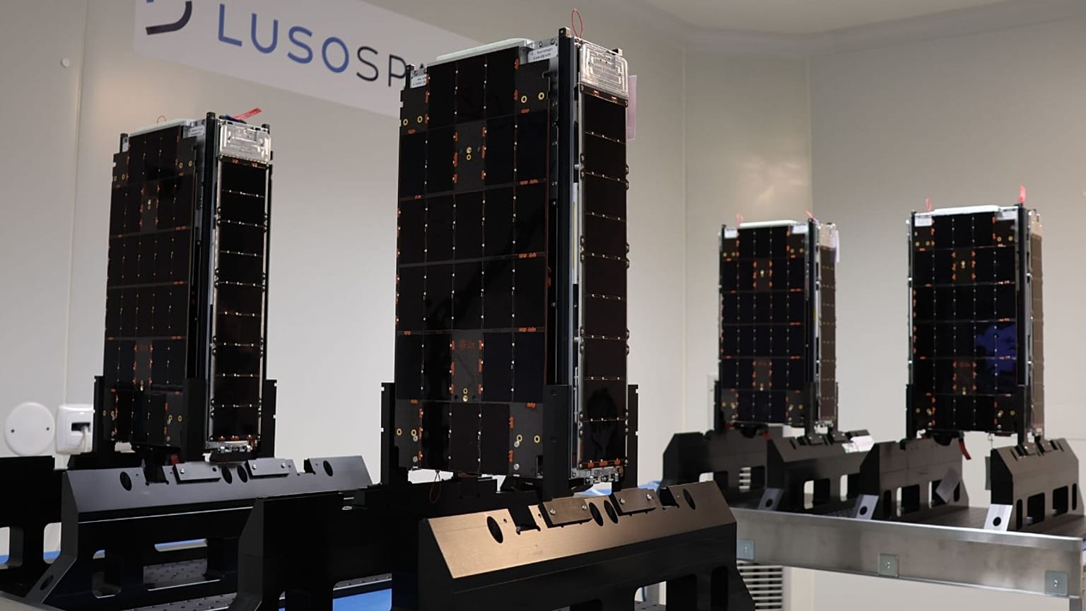 Os quatro satélites da LusoSpace que vão integrar a constelação Lusíada