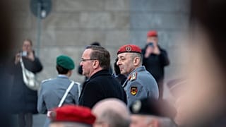 Pistorius begrüßt General Carsten Breuer als Generalinspekteur der Bundeswehr mit militärischen Ehren im BMVg, 17.03.2023