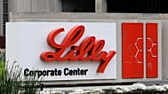 ARCHIVIO - Un'insegna della Eli Lilly & Co. all'esterno della sede centrale dell'azienda.