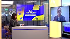 Euronews-Reporterin Maria Tadeo mit Abdullah Mohtadi, im Exil lebende Führungspersönlichkeit der Komala-Partei des iranischen Kurdistan.