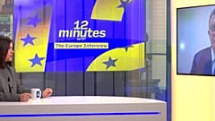 Maria Tadeo, de 'Euronews', con Abdullah Mohtadi, líder exiliado del Partido Komala del Kurdistán iraní. 