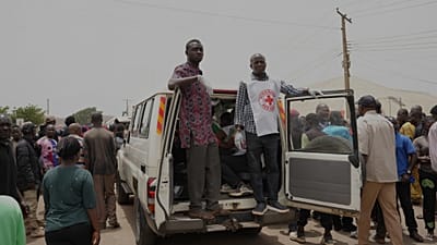 Des hommes armés attaquent un bar au Nigeria, la foule riposte : au moins 33 morts