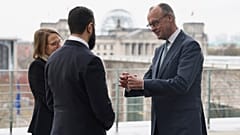 Bundeskanzler Friedrich Merz will die Rückkehr von in Deutschland lebenden syrischen Geflüchteten in ihre Heimat beschleunigen.