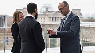 Bundeskanzler Friedrich Merz will die Rückkehr von in Deutschland lebenden syrischen Geflüchteten in ihre Heimat beschleunigen.