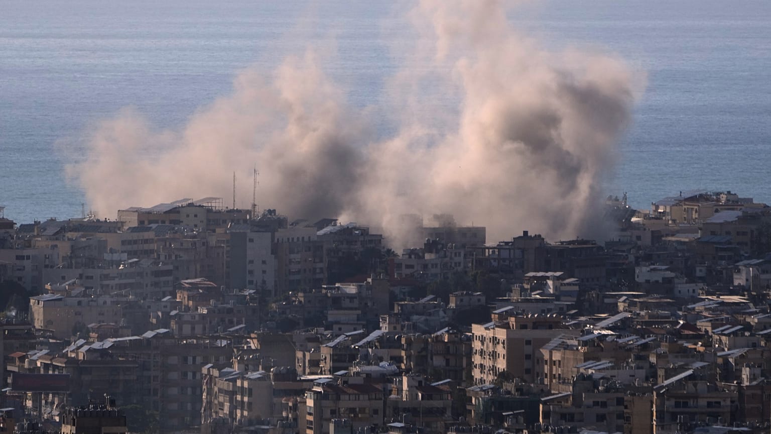 Esplosioni a Beirut, in Libano, vicino all'aeroporto in nuovi raid israeliani (31 marzo 2026)