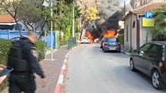 Nach iranischem Raketenangriff: Feuerwehr löscht Brand in Zentralisrael
