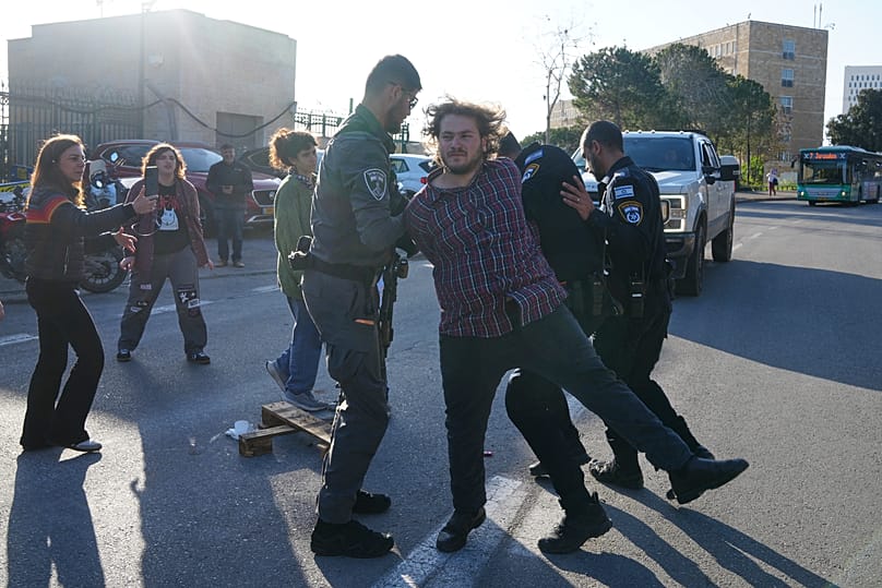 Polizei geht gegen Demonstranten vor, die gegen die Todesstrafe in Israel demonstrieren, Jerusalem, 31. März 2026