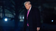 ABD Başkanı Donald Trump, Beyaz Saray'a gelişinin ardından Güney Çimliği'nde yürüyor, 29 Mart 2026.