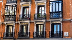 Fotografía de archivo de una fachada de Madrid