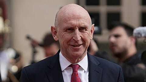 وزير الدفاع البريطاني جون هيلي 