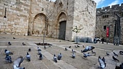 باب يافا المغلق في البلدة القديمة بالقدس يقف مغلقاً أمام الزوار وسط الحرب مع إيران، الجمعة 27 مارس 2026. 