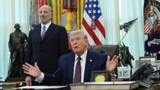 الرئيس دونالد ترامب يجيب على أسئلة الصحفيين في المكتب البيضاوي بالبيت الأبيض في 31 مارس 2026.