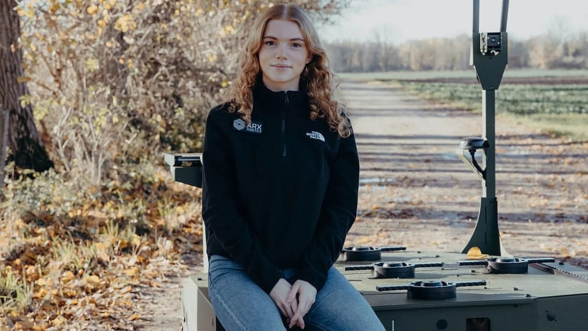 “قدم في زي عسكري وأخرى في بدلة”: كيف يساعد شاب ألماني في إعادة تشكيل أمن أوروبا