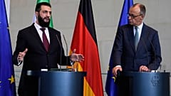 Der deutsche Bundeskanzler Friedrich Merz (links) empfängt Ahmed al-Sharaa, den Präsidenten der syrischen Übergangsregierung