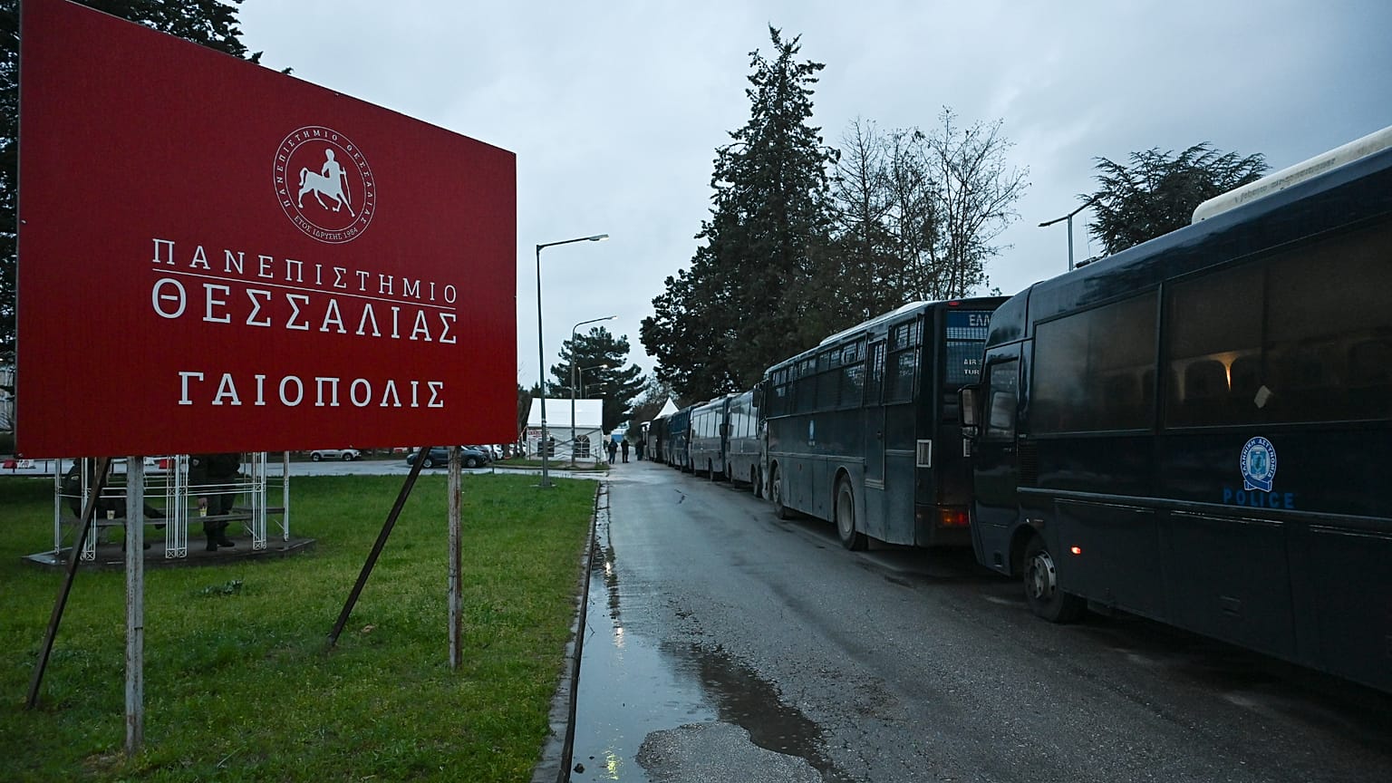 Η είσοδος του Γαιόπολις που πραγματοποιείται η δίκη