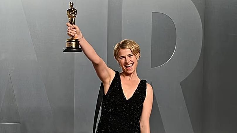 Jessie Buckley with her Best Actress Oscar for her role in Hamnet 