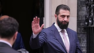 الرئيس السوري أحمد الشرع يغادر 10 داونينج ستريت، عقب اجتماعه مع رئيس الوزراء البريطاني كير ستارمر، في لندن، الثلاثاء 31 مارس 2026.