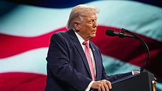 يتحدث الرئيس دونالد ترامب في قمة معهد مبادرة مستقبل الاستثمار يوم الجمعة، 27 مارس 2026، في ميامي بيتش، فلوريدا.