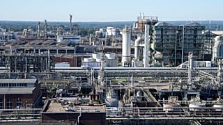 Das deutsche Spezialchemieunternehmen Evonik Industries produziert an seinem Standort im Chemiepark Marl.