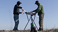 Ukrán katonák drónt üzemelnek be a Harkivi területen