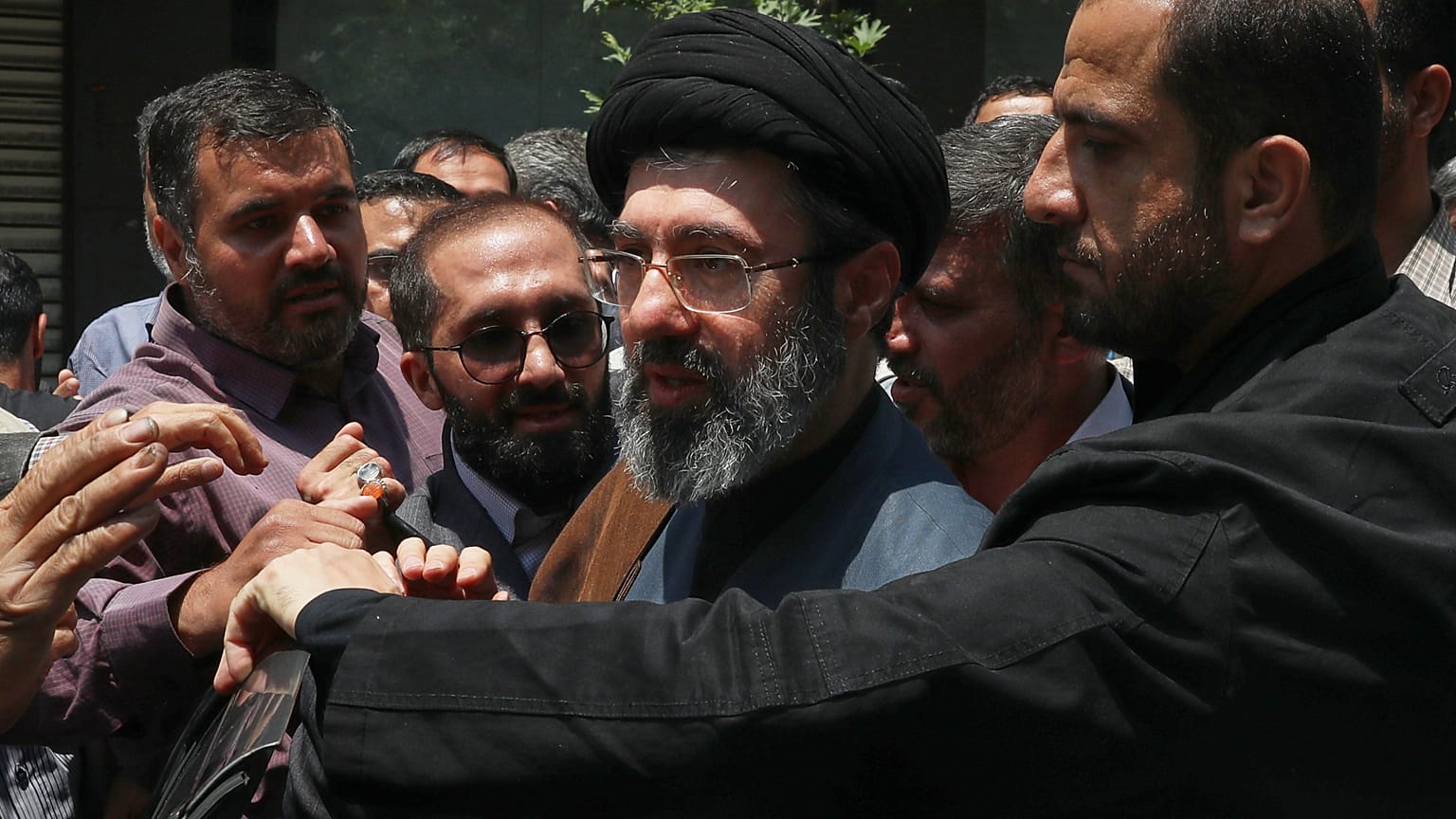 مجتبى خامنئي، نجل المرشد الأعلى الإيراني آية الله علي خامنئي، يحضر مسيرة يوم القدس السنوية في طهران، إيران، 31 مايو 2019