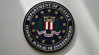 Foto del escudo del FBI en las oficinas del departamento.