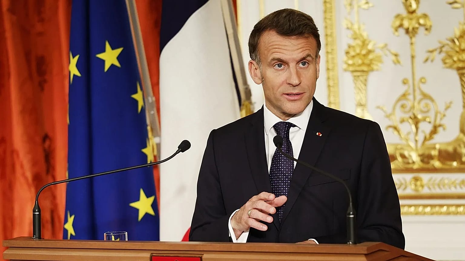 French President Emmanuel Macron speaks at a press conference in Tokyo, 1 April, 2026