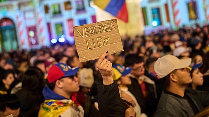 España elimina la vía exprés de residencia para migrantes venezolanos