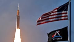 Mondrakete Artemis II der NASA startet am Mittwoch, dem ersten April 2026, von Startrampe 39B des Kennedy Space Centers.