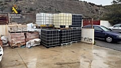 Container mit je 1.000 Litern Kraftstoff.