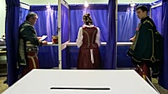 Az idei országgyűlési választások külképviseleti szavazására alig tizenkét órával a határidő lejárta előtt több mint húszezerrel többen regisztráltak, mint négy évvel korábban