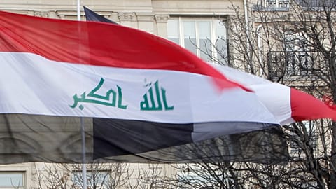 العلم العراقي يظهر على شارع الشانزليزيه في باريس