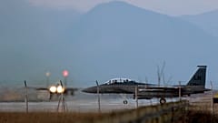 Αεροσκάφος F-15 απογειώνεται στην αεροπορική βάση του ΝΑΤΟ στο Αβιάνο της Ιταλίας, Δευτέρα 21 Μαρτίου 2011. 