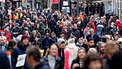 Der mittlere Bruttolohn in Deutschland ist 2025 um 1907 Euro gestiegen.