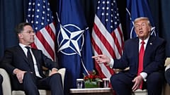 DATEI - Präsident Donald Trump, rechts, trifft NATO-Generalsekretär Mark Rutte in Davos, Schweiz, 21. Januar 2026